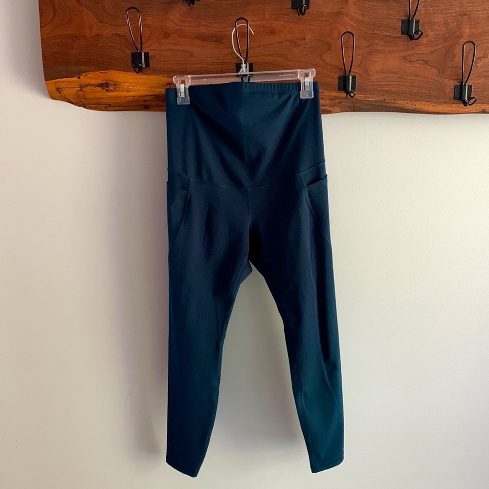 Old Navy Elevate Maternity 7/8-Length Leggings